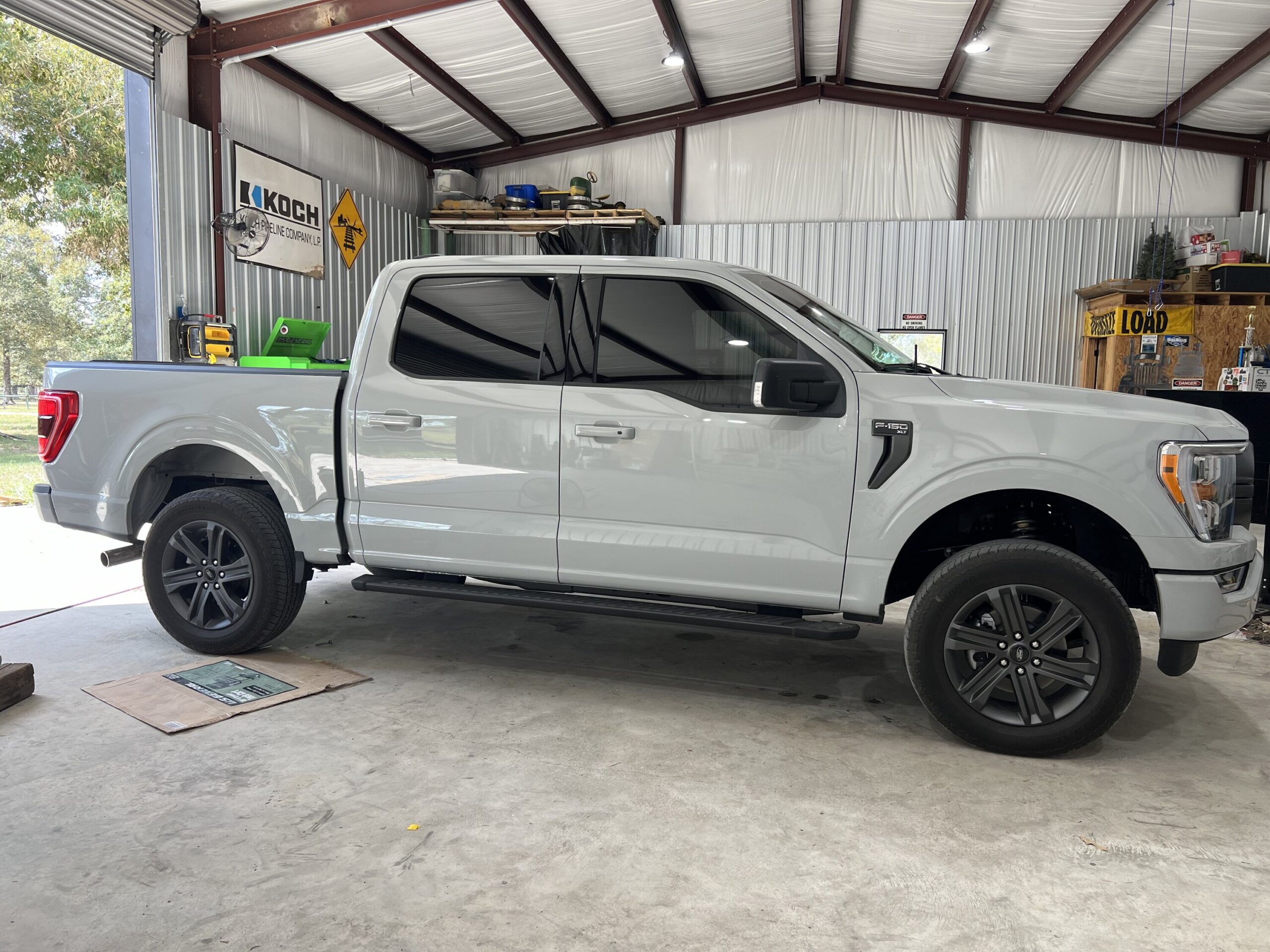 Side badges missing, F150gen14 -- 2021+ Ford F-150, Tremor, Raptor Forum  (14th Gen)